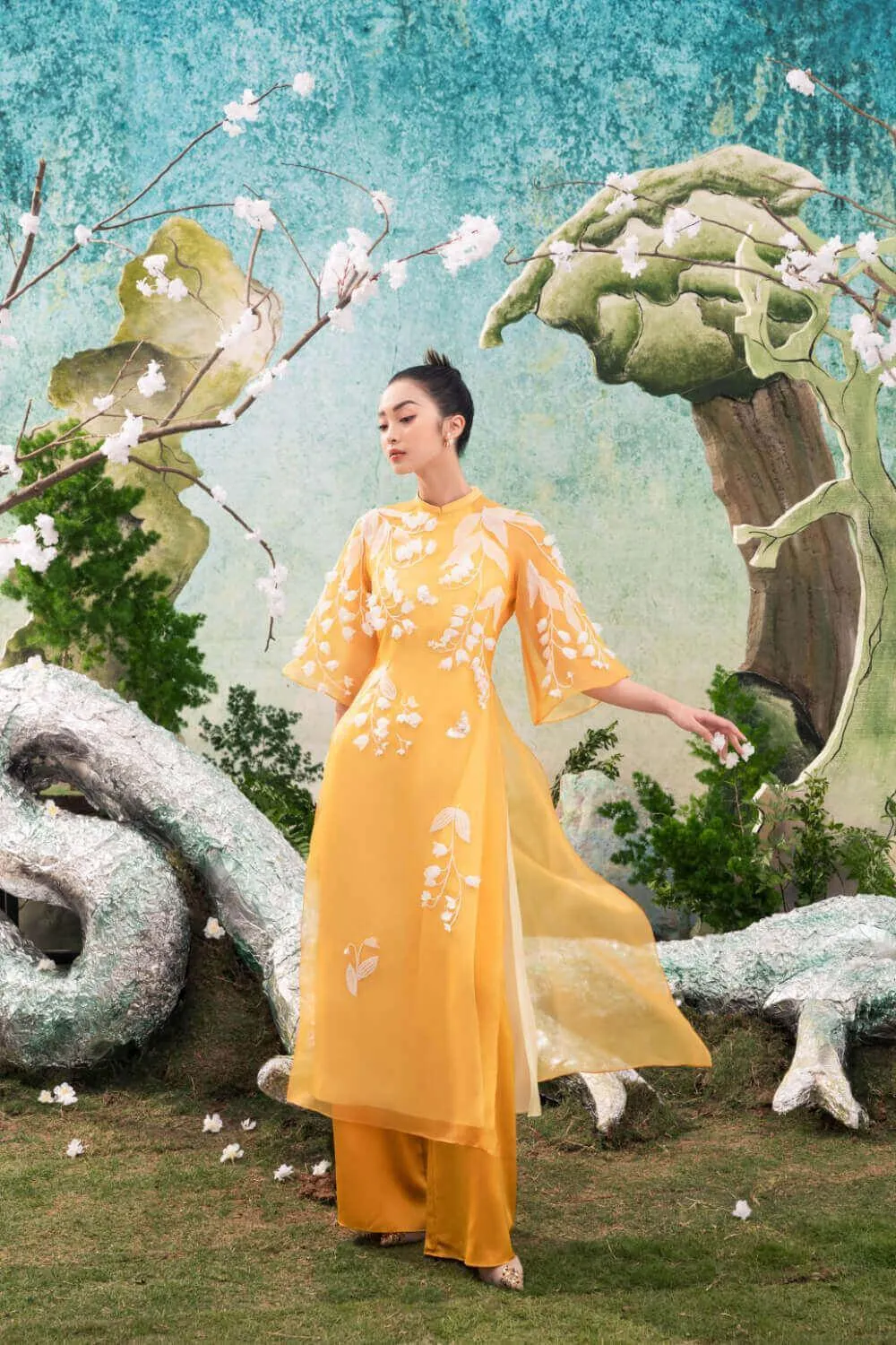 Debra White Floral Ao Dai