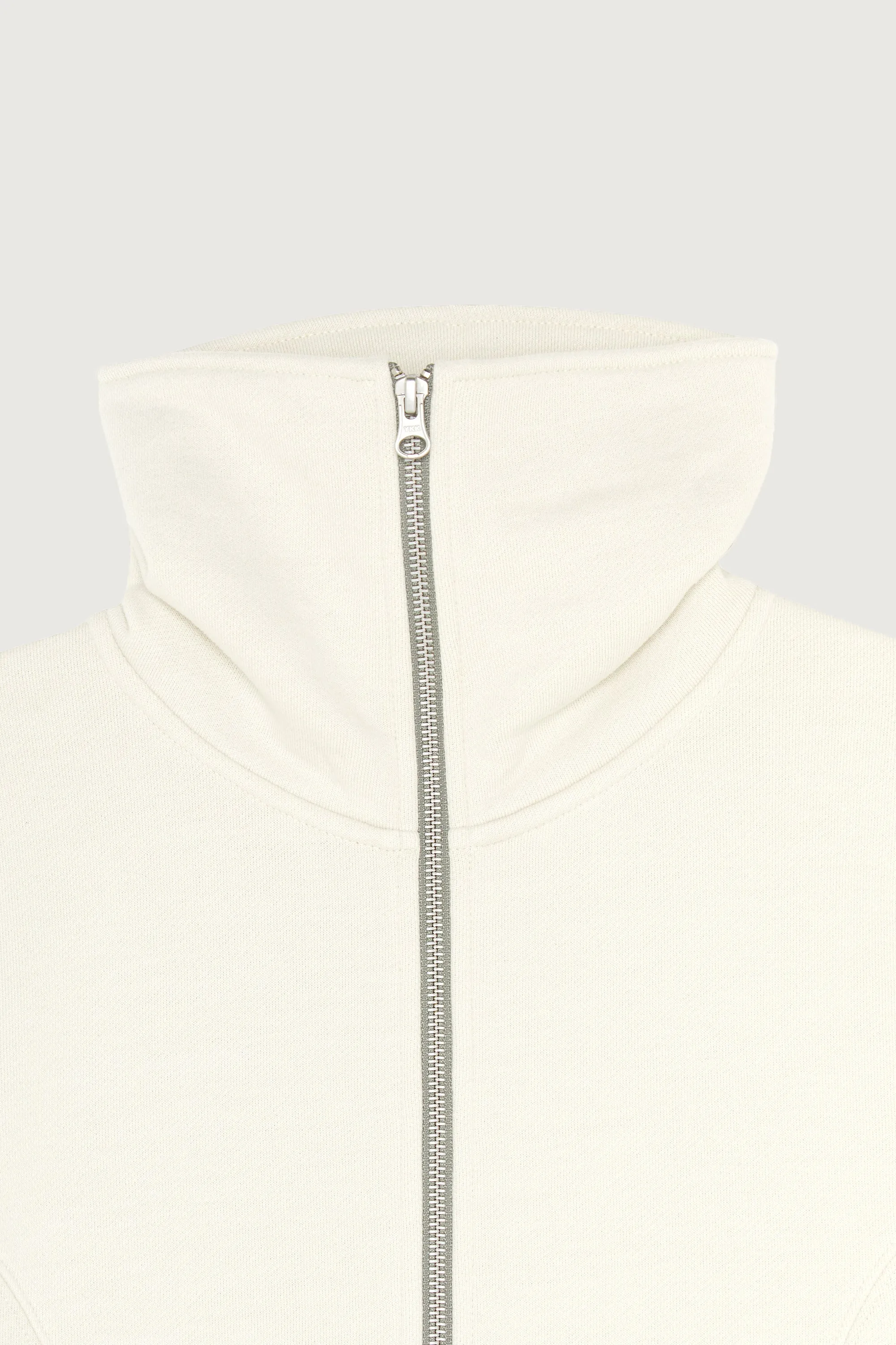 FITTED ZIP-UP